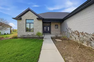 718 Independence Ave, Sycamore, IL 60178 - Photo 5