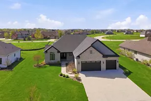 718 Independence Ave, Sycamore, IL 60178 - Photo 3