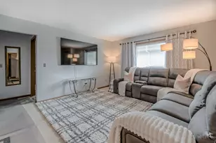 2512 Live Oak Dr, Crest Hill, IL 60403 - Photo 3