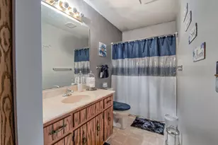 2512 Live Oak Dr, Crest Hill, IL 60403 - Photo 9