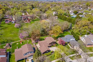 2806 N Dryden Pl, Arlington Heights, IL 60004 - Photo 3