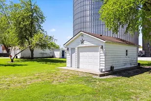 303 E 4th St, Long Point, IL 61333 - Photo 37