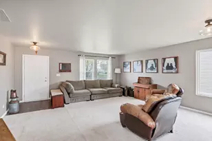 422 Westport Dr, Pingree Grove, IL 60140 - Photo 7
