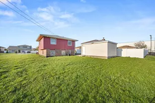 931 Miller Pl, Phoenix, IL 60426 - Photo 17