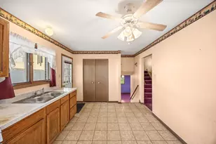 931 Miller Pl, Phoenix, IL 60426 - Photo 3
