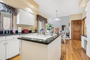 2598 Chasewood Ct, Aurora, IL 60502 - Photo 7
