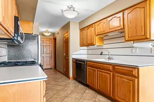 220 Whitewood Dr, Streamwood, IL 60107 - Photo 11