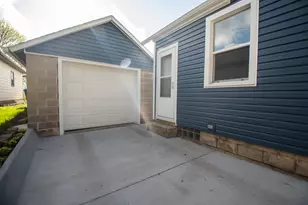 813 S Jefferson Ave, Dixon, IL 61021 - Photo 3