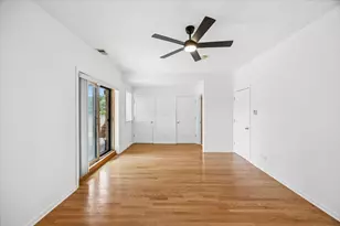 2363 E 70th St, Chicago, IL 60649 - Photo 19