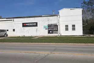 538 S Railroad Ave, Paxton, IL 60957 - Photo 1