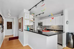 655 W Irving Park Rd, Chicago, IL 60613 - Photo 11