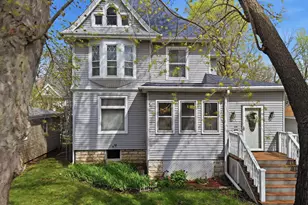 215 W 7th St, Dixon, IL 61021 - Photo 3