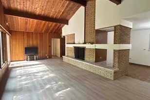 2030 Crestwood Ln, Palatine, IL 60067 - Photo 3