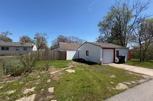 3016 Latham St, Rockford, IL 61103 - Photo 3