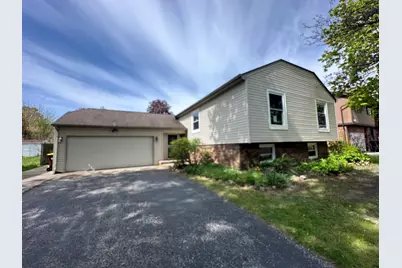 863 Pleasant Street, Woodstock, IL 60098 - Photo 1