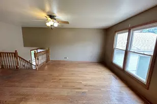 863 Pleasant St, Woodstock, IL 60098 - Photo 3