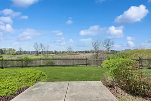1250 Parkview Dr, Antioch, IL 60002 - Photo 3