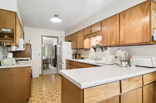 902 S See-Gwun Ave, Mount Prospect, IL 60056 - Photo 9