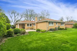 902 S See-Gwun Ave, Mount Prospect, IL 60056 - Photo 15