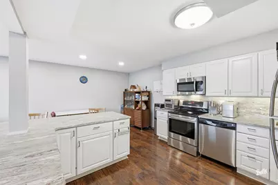925 Spring Hill Drive #212, Northbrook, IL 60062 - Photo 3