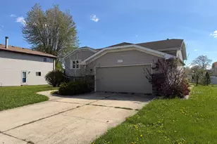 2375 Chestnut Ln, Morris, IL 60450 - Photo 3