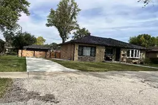 6918 W 116th St, Worth, IL 60482 - Photo 3