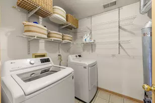 2865 Meadow Ln, Schaumburg, IL 60193 - Photo 15