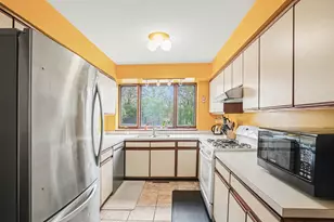 4735 Yender Ave, Lisle, IL 60532 - Photo 5