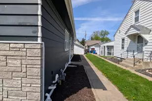 2505 23rd Ave B Ave, Moline, IL 61265 - Photo 3