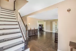 1300 Pembrook Circle, Roselle, IL 60172 - Photo 9