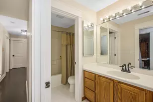 1300 Pembrook Circle, Roselle, IL 60172 - Photo 23