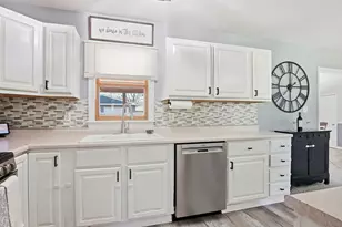 1820 Parklane Ave, McHenry, IL 60050 - Photo 3