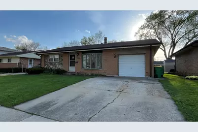404 Jerome Place, Wheeling, IL 60090 - Photo 1