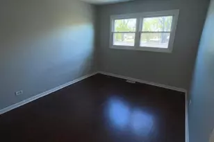 1301 Kingsbury Dr, Hanover Park, IL 60133 - Photo 9