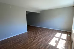 1301 Kingsbury Dr, Hanover Park, IL 60133 - Photo 3