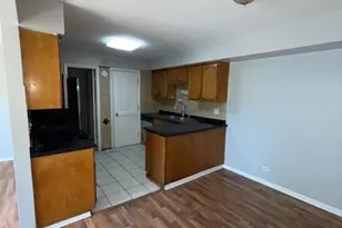 1301 Kingsbury Dr, Hanover Park, IL 60133 - Photo 5