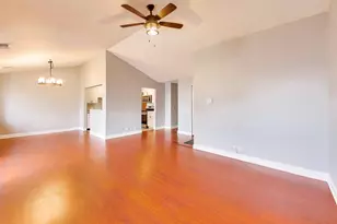 10 Waterbury Ln, Schaumburg, IL 60193 - Photo 7