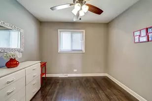 615 N Prospect Manor Ave, Mount Prospect, IL 60056 - Photo 17