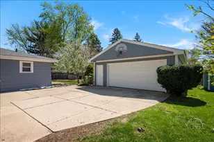 1359 Carol Pl, Montgomery, IL 60538 - Photo 25
