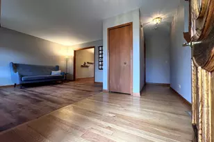 340 Greenview Dr, Crystal Lake, IL 60014 - Photo 9