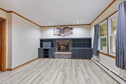 211 E Ottawa Street, Sycamore, IL 60178 - Photo 5