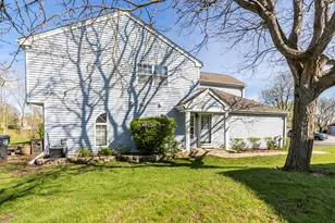81 King Dr, Streamwood, IL 60107 - Photo 3