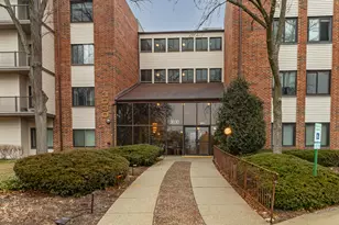 3030 Pheasant Creek Dr, Northbrook, IL 60062 - Photo 1