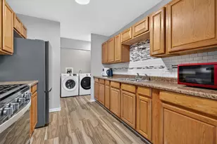2302 Windsor Ln, Country Club Hills, IL 60478 - Photo 9