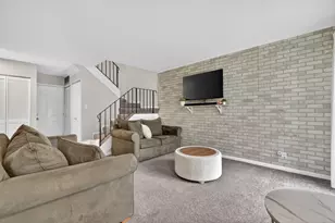 2302 Windsor Ln, Country Club Hills, IL 60478 - Photo 3