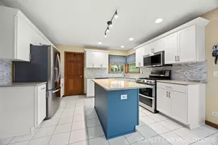 1063 Willow Creek Rd, West Chicago, IL 60185 - Photo 11