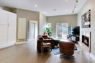 2241 W Melrose St, Chicago, IL 60618 - Photo 13