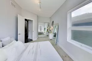 2241 W Melrose St, Chicago, IL 60618 - Photo 23
