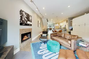 2241 W Melrose St, Chicago, IL 60618 - Photo 15