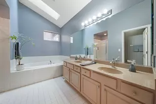 1713 Astor Ave, Oakbrook Terrace, IL 60181 - Photo 13